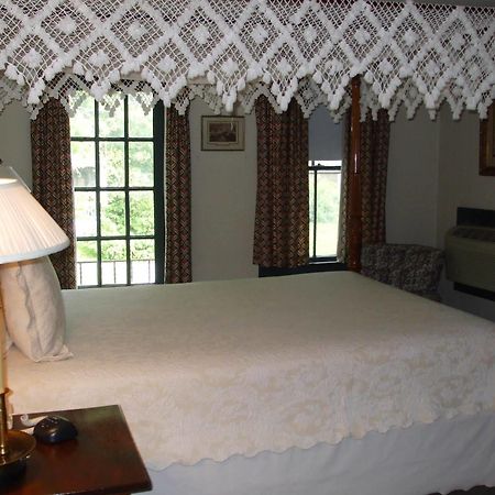 Wayside Inn Middletown Екстериор снимка