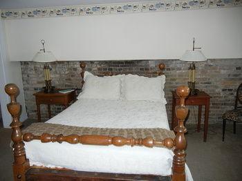 Wayside Inn Middletown Екстериор снимка