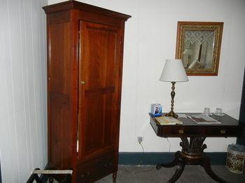 Wayside Inn Middletown Екстериор снимка
