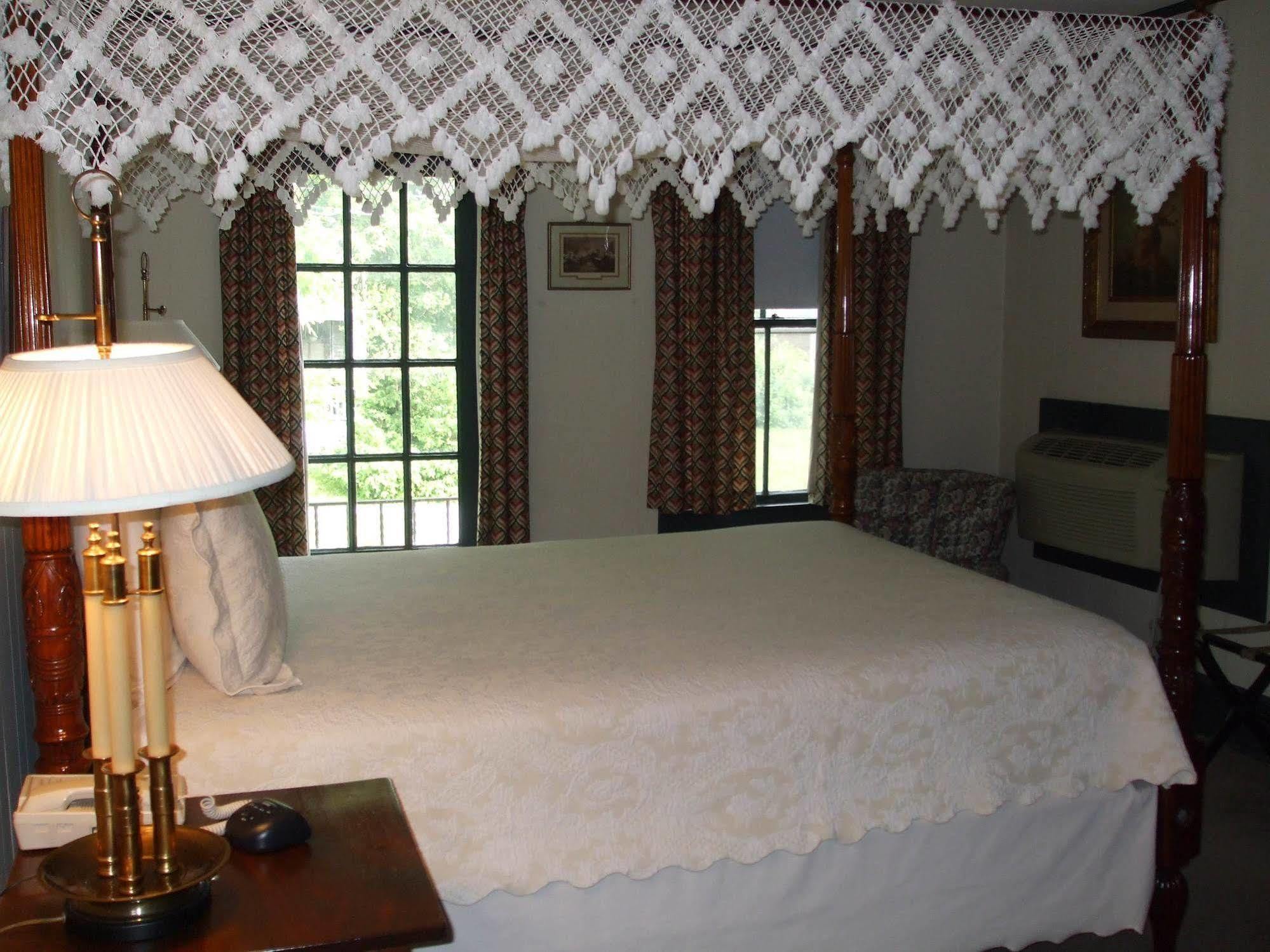 Wayside Inn Middletown Екстериор снимка